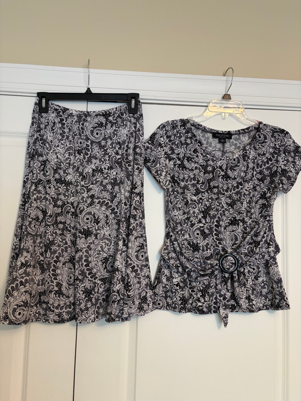 Like NEW Perceptions 2 piece set 8
